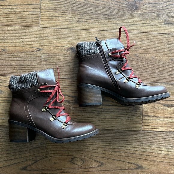 Baretraps brown lace up heel boot - Picture 1 of 5